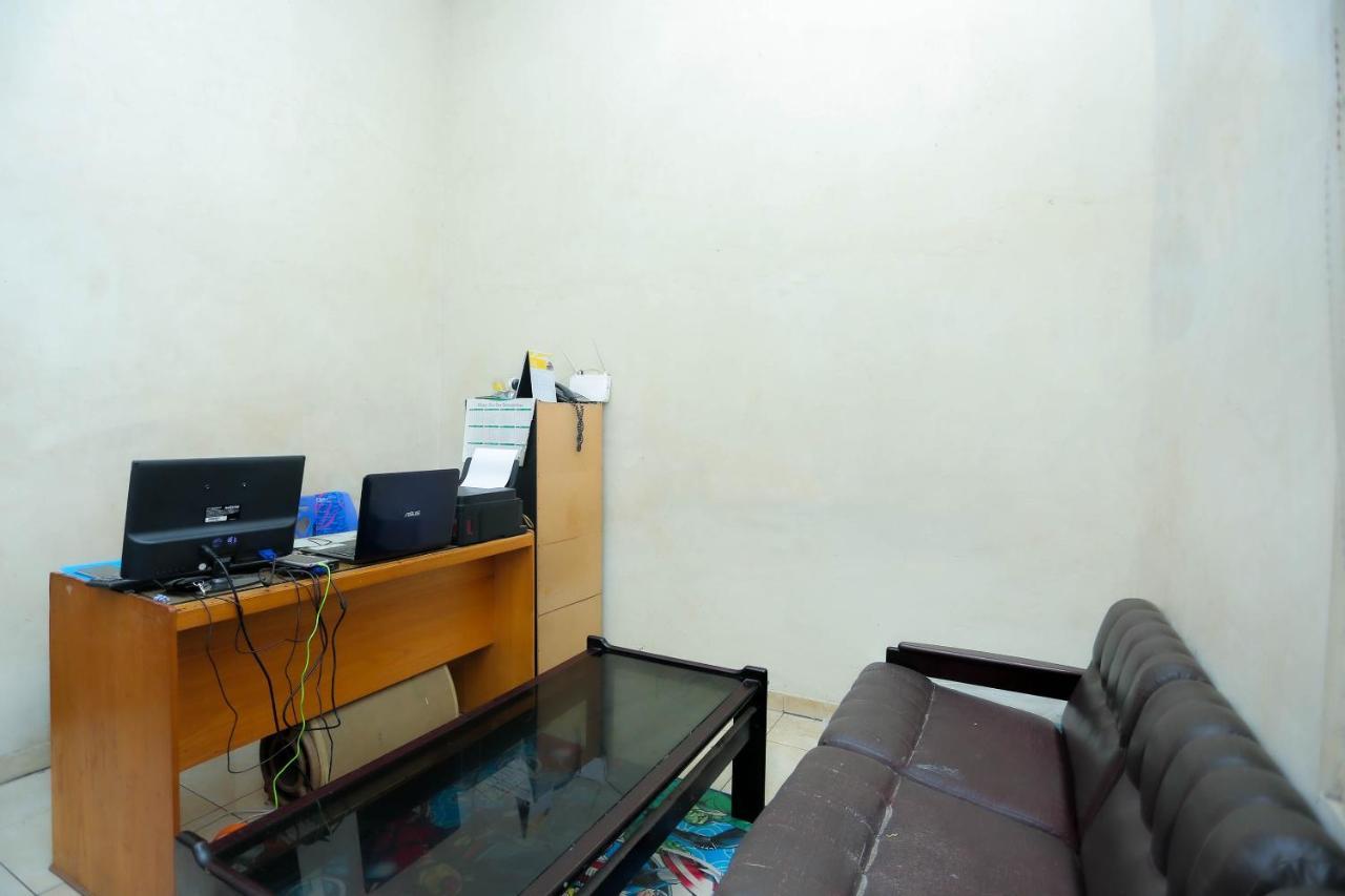 OYO 2692 Penginapan Mba Ros Banjarbaru Bagian luar foto